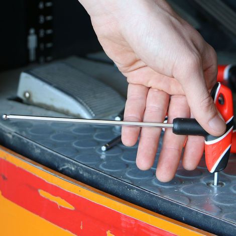 Bộ Lục Giác Đầu Bi Chữ T 8 Chi Tiết YATO YT-05597 Bộ Lục Giác Đầu Bi Chữ T 8 Chi Tiết YATO YT-05597