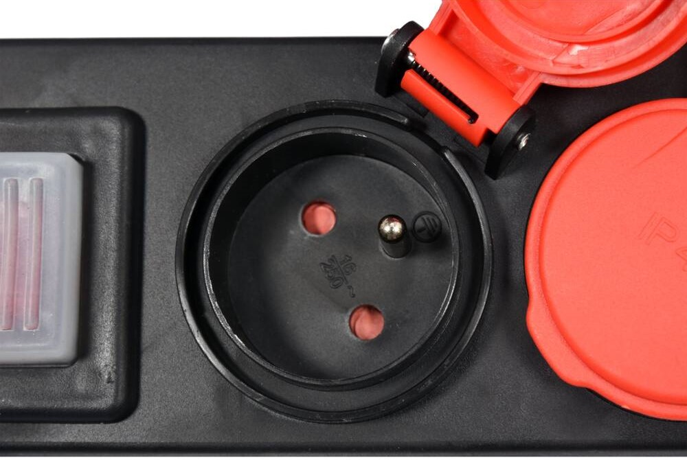 Ổ cắm điện đa năng 3 ổ cắm 3m Yato YT-81240 Ổ cắm điện đa năng 3 ổ cắm 3m Yato YT-81240