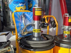 So Sánh Đầu Bơm Mỡ Khí Nén KOCU Và KUMISAI: Tìm Lựa Chọn Hoàn Hảo