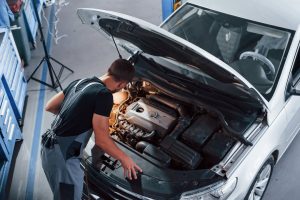 Sửa Chữa Xe Điện & Hybrid: Nghề "Hái Ra Tiền" Trong Kỷ Nguyên Xanh